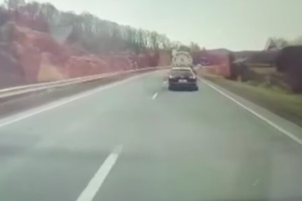 ACCIDENT la Câțcău între două mașini. A fost aproape de o tragedie
