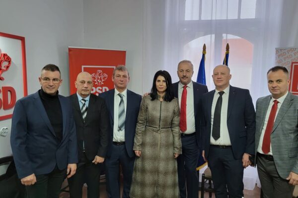 Ministrul Apărării Naționale s-a fotografiat cu un condamnat pentru corupție. PSD Cluj l-a compromis pe Vasile Dîncu. Unde a fost Direcția de Informații a Armatei