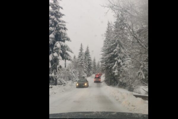 ATENȚIE – Se circulă în condiții de iarnă la Băișoara. Imagini superbe desprinse din basme în zona de munte a Clujului