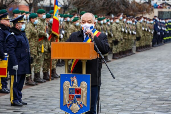 Cum a comentat Emil Boc defilarea eșuată a jandarmilor de 1 Decembrie: „A fost un eveniment minor”