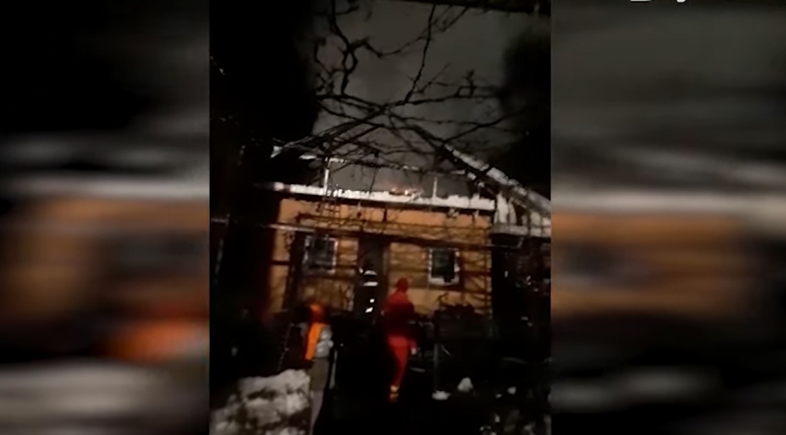 Dramă în Ajunul Crăciunului. Un incendiu a distrus casa unei familii din Jichișu de Jos