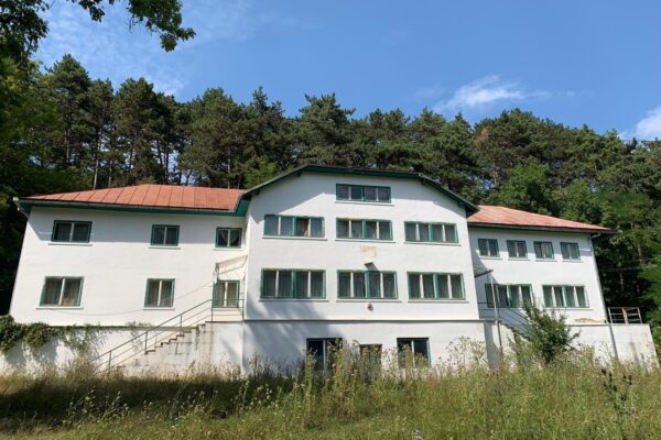 Tabăra copilăriei multor generații de clujeni de la Leghia va intra într-un proces de modernizare
