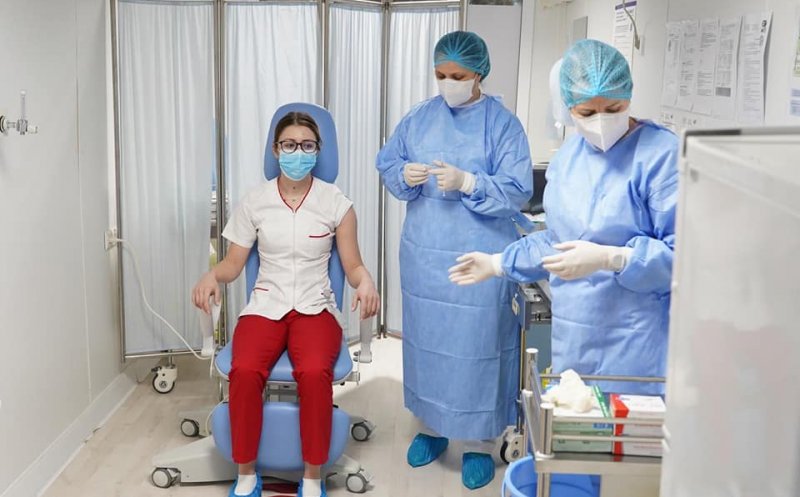 Campania de vaccinare anti-COVID, la un an. Primul român vaccinat a fost asistenta Mihaela Anghel