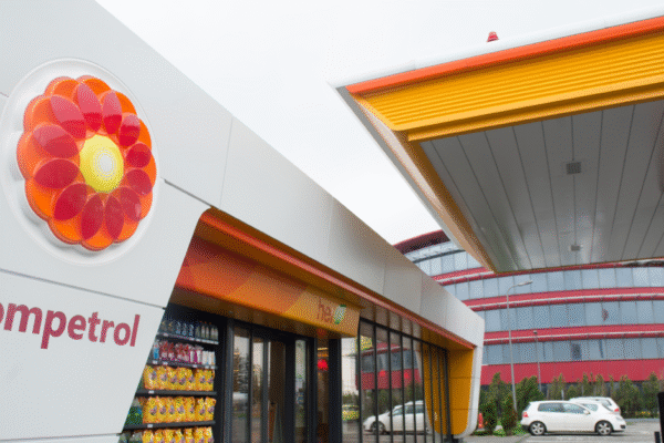 Cel mai bogat clujean vrea să cumpere ROMPETROL