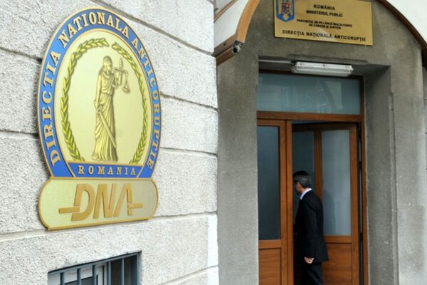 DNA Cluj a dat lovitura. Mare mahăr politic din PNL a fost prins în flagrant cu 80.000 de euro