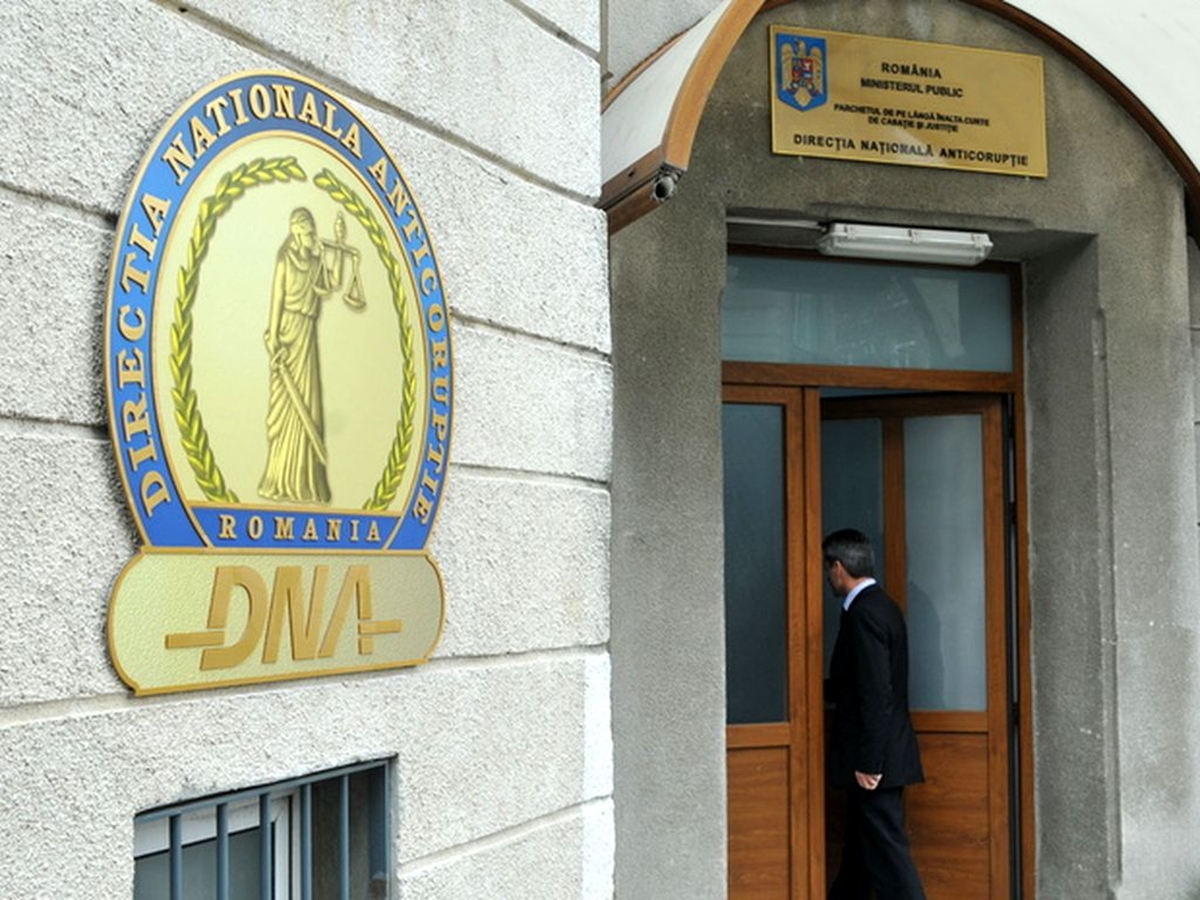 DNA Cluj a dat lovitura. Mare mahăr politic din PNL a fost prins în flagrant cu 80.000 de euro