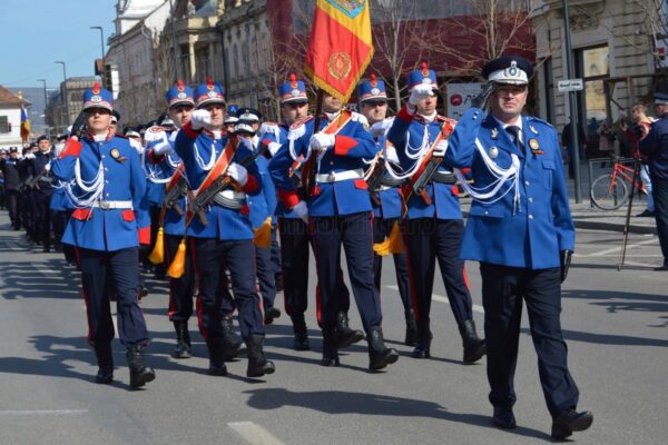 Cum arăta o defilare ”ca la carte” a Jandarmeriei Cluj, pe când instituția era condusă de profesioniști VIDEO
