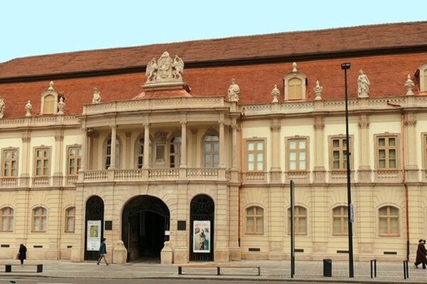 O altă retrocedare suspectă în centrul Clujului. O clădire simbol a fost înapoiată vechilor proprietari