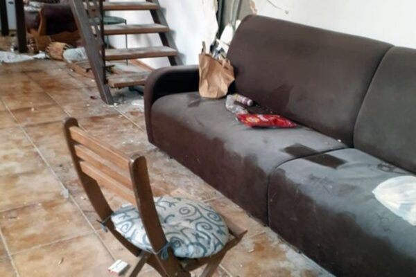 Nici dacă erau animale nu putea face asemenea distrugeri. Petrecăreții care au închiriat o pensiune au distrus și pereții! Video incredibil