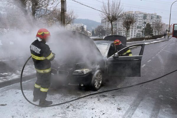Ce spun pomierii clujeni despre incendiul care a distrus un BMW