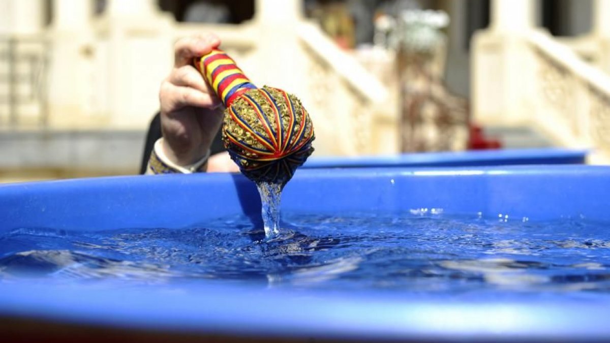 O localitate importantă de lângă Cluj Napoca la un pas să intre în carantină. Preotul a umblat cu Covidul din casă în casă