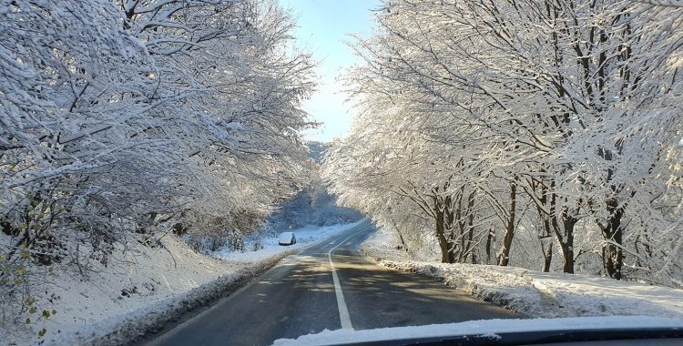 Iarna își reintră în drepturi la Cluj. Se anunță ninsori în acest weekend