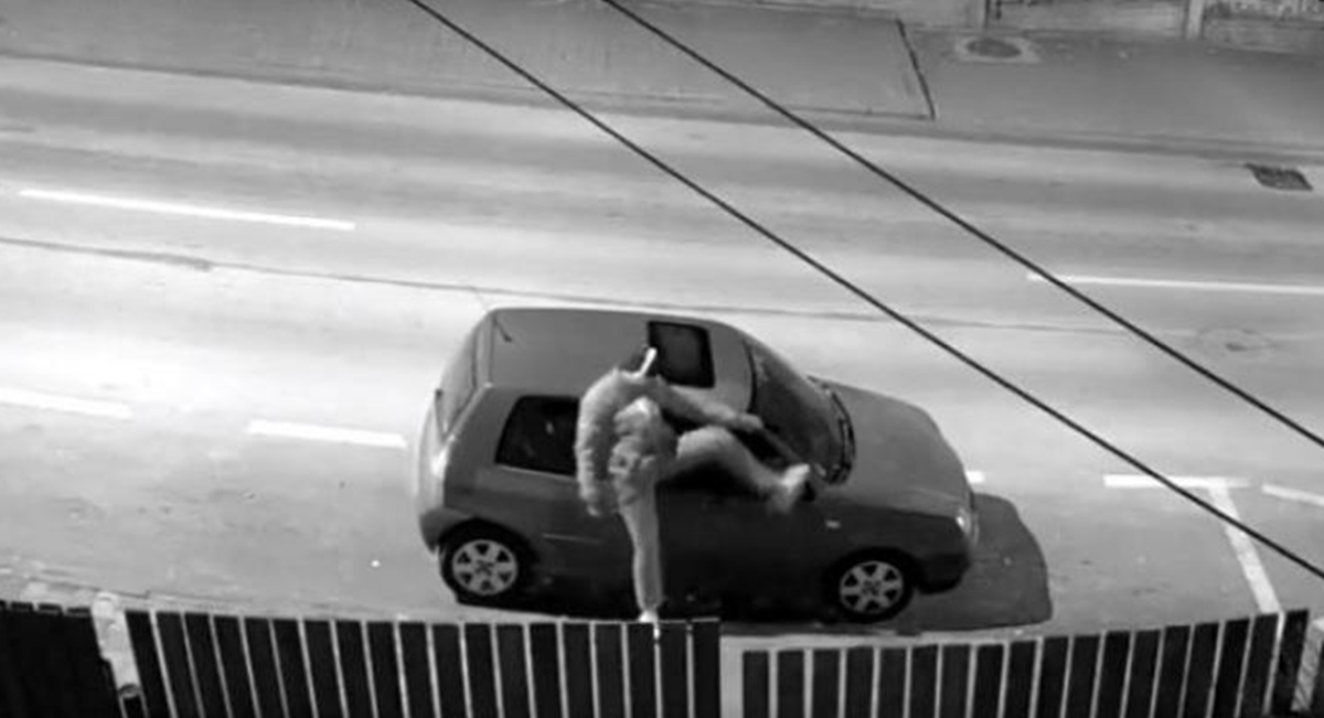 Mașini vandalizate pe strada Traian. Poliția Cluj acuzată că nu face nimic