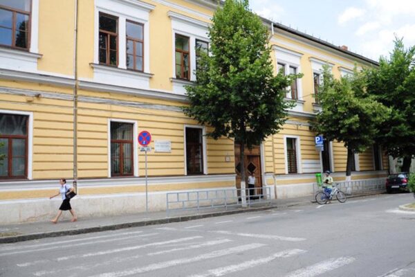 Cel mai bun liceu din România se închide din cauza COVID 19. Prefectul de Cluj a decis acest lucru