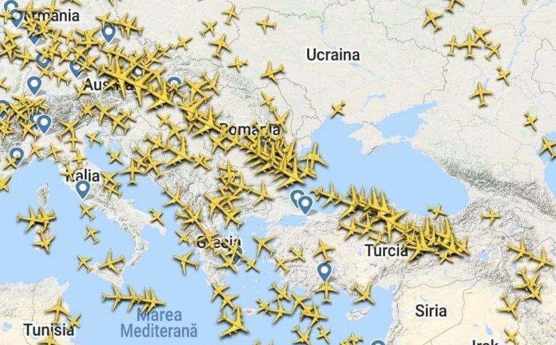 Trafic aerian intens deasupra României. Avioanele evită să circule deasupra Mării Negre și Ucrainei din cauza exerciților militare ale Rusiei