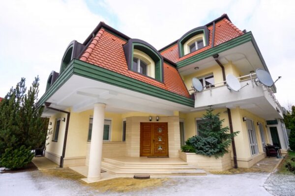 Exclusiv! Paszkany s-a săturat de România și își vinde vila de două milioane de euro din Cluj Napoca GALERIE FOTO