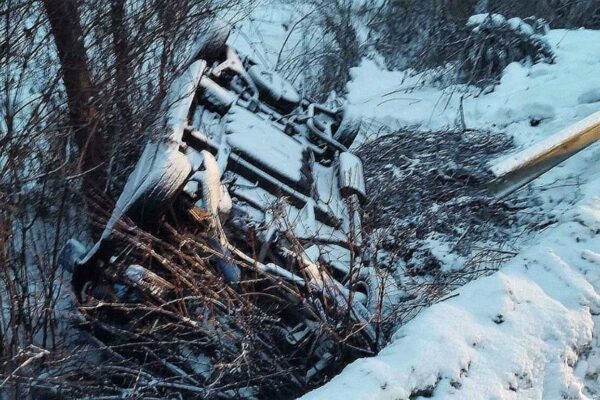 Microbuz care se îndrepta spre Cluj implicat într-un grav accident de circulație. Imaginile sunt teribile