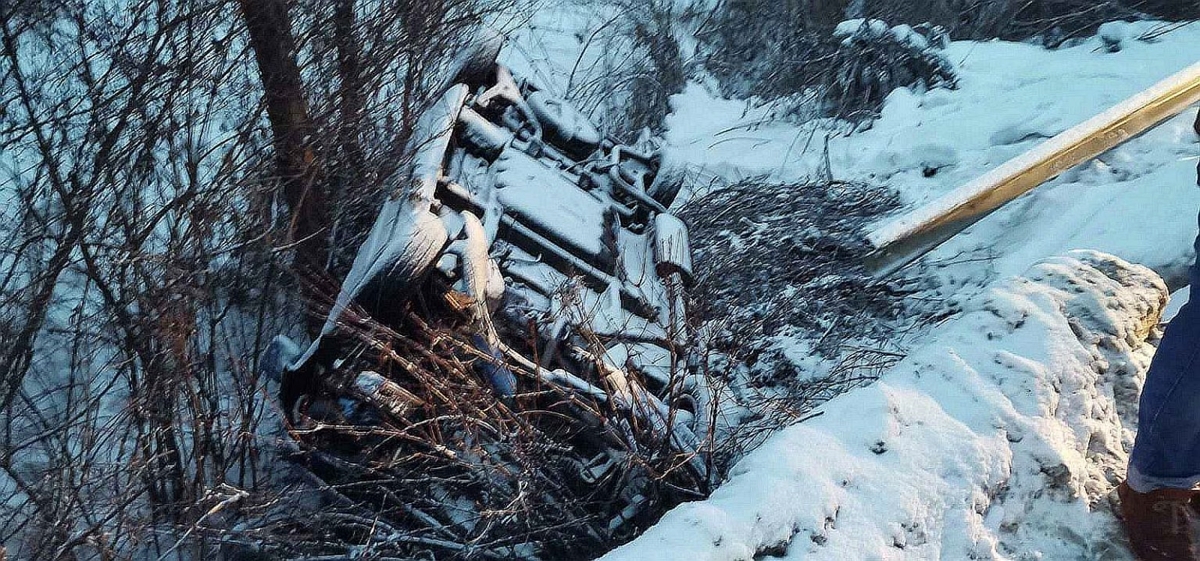 Microbuz care se îndrepta spre Cluj implicat într-un grav accident de circulație. Imaginile sunt teribile