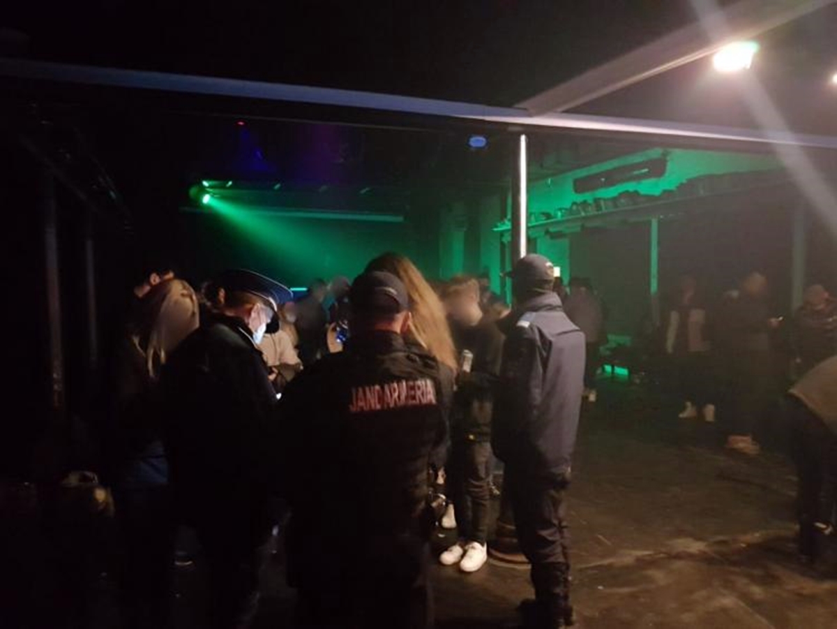 Petrece ilegală la Huedin cu 150 de persoane. S-au dat amenzi cu nemiluita