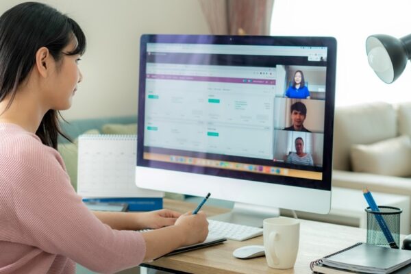 Masca de protecție a fost declarată neconstituțională. Telemunca a fost desființată iar angajații sunt obligați să se prezinte la locul de muncă