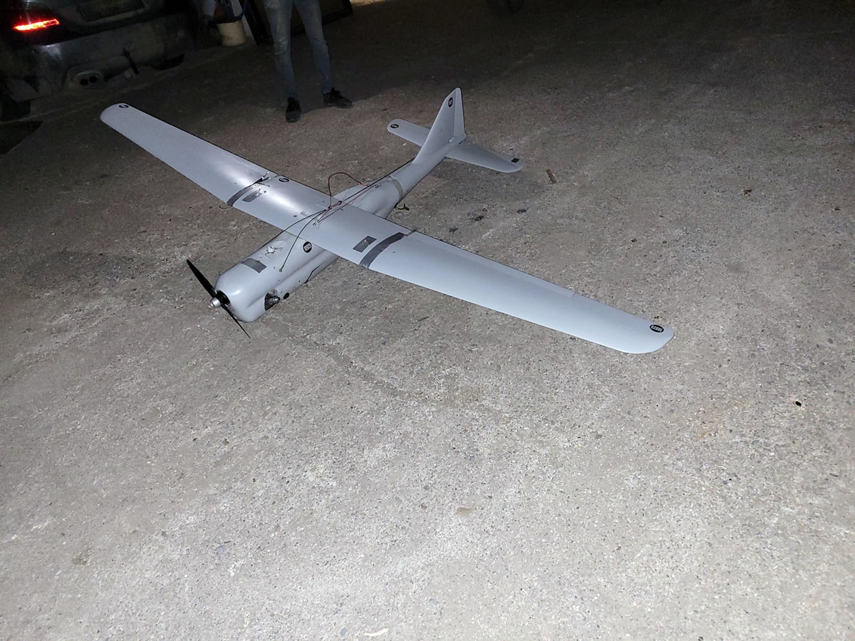 Cum arată drona rusească găsită lângă Cluj. Un tractorist a luat-o acasă ca pe o jucărie dar s-a speriat când a văzut scrisul chirilic