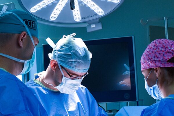 Medic de la Instititul de Oncologie reținut pentru luare de mită. După ce au salarii nete de 5.000 de euro, medicii se mai uita după sfânta șpagă