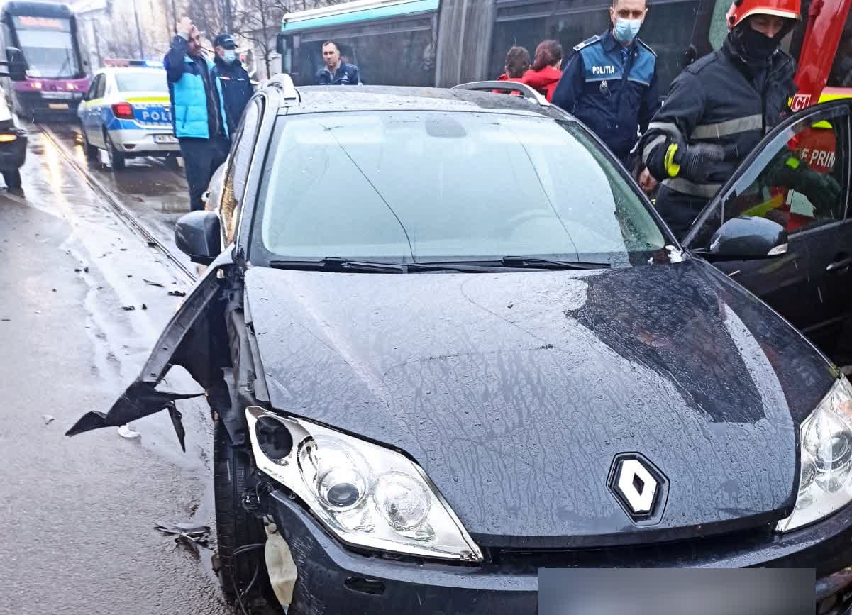 Accident în Cluj Napoca. Circulația tramvaiului a fost blocată