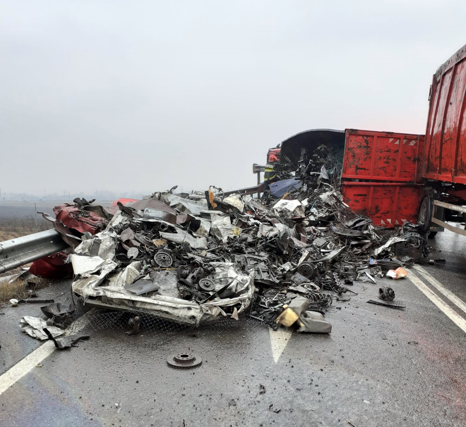 Accident foarte grav pe autostrada de la Turda. Asta este tot ce a mai rămas dintr-un autocamion