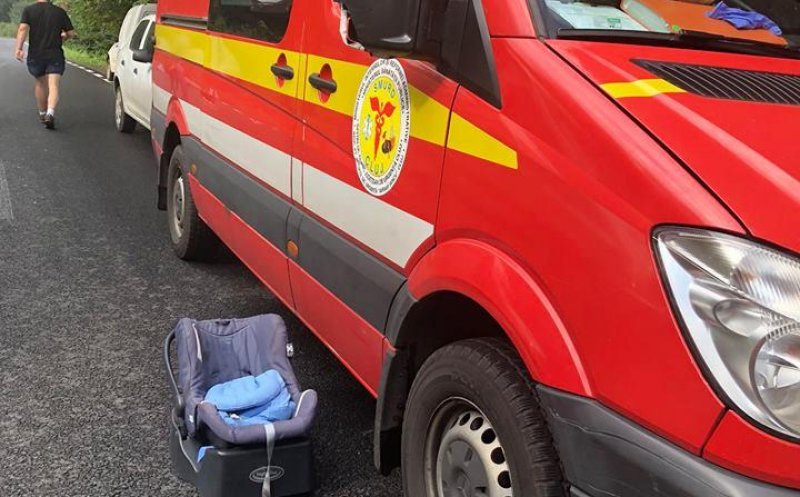 Un șofer s-a răsturnat cu mașina pe un drum național din Cluj. Pasagerul a ajuns la spital