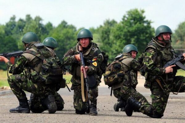 Câți militari profesioniști sunt în România? Care sunt condițiile în care vor fi chemați tinerii la încorporare