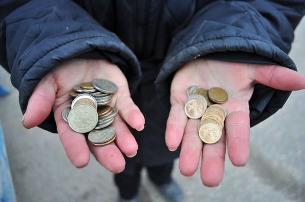 Dosare penale pentru două tinere care și-au pus copiii la cerșit în Cluj. Ele riscă chiar închisoarea
