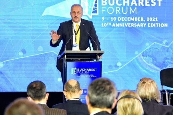 Ministrul Vasile Dâncu, decorat de Zelenski, alături de alți oficiali şi jurnalişti implicați în susținerea Ucrainei