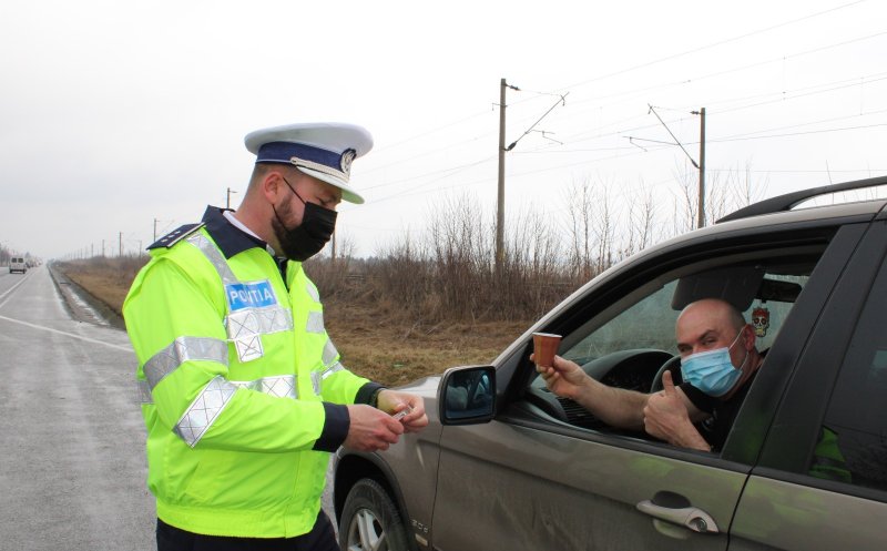 Gest de solidaritate al polițiștilor clujeni față de refugiații din Ucraina. Le-au oferit o cafea sau un ceai
