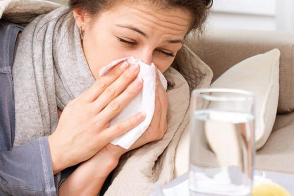 Explozie de viroze și răceli după pandemie. Medicii trag un semnal: „Suntem în continuare în zona roșie”