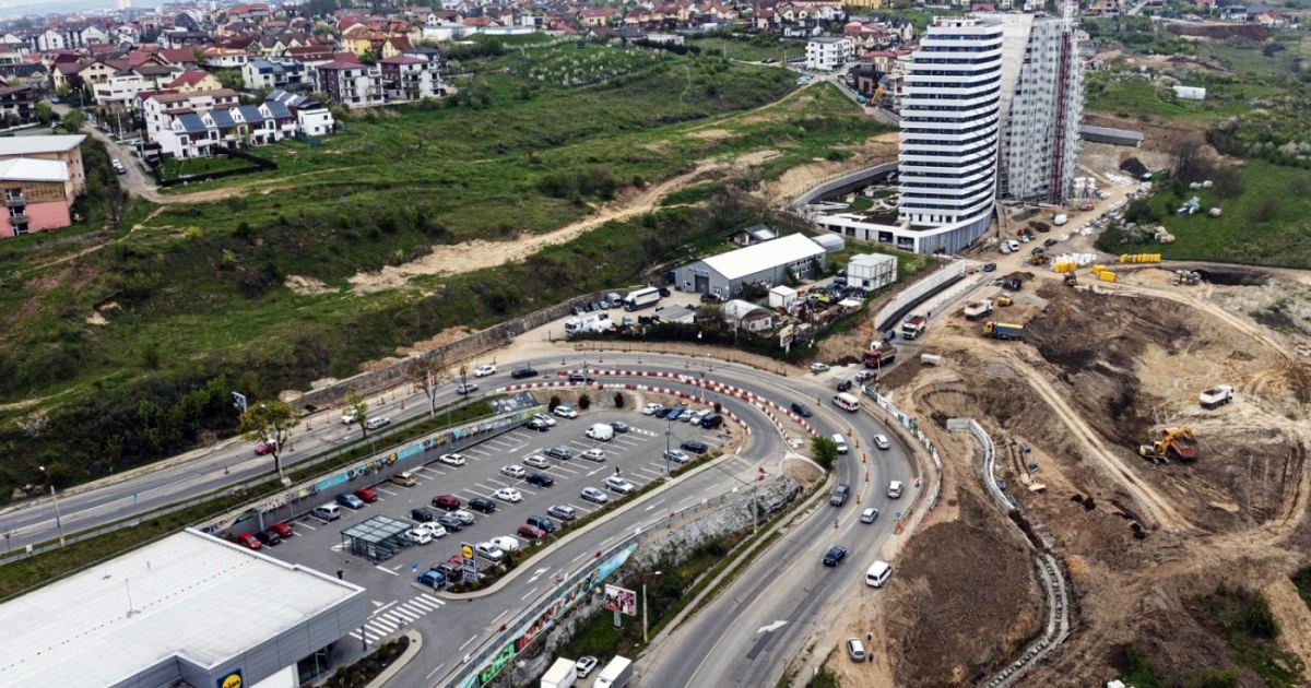 Coșmarul clujenilor de pe strada Frunzișului departe să se termine. Boc e nervos la culme. Filmare din dronă