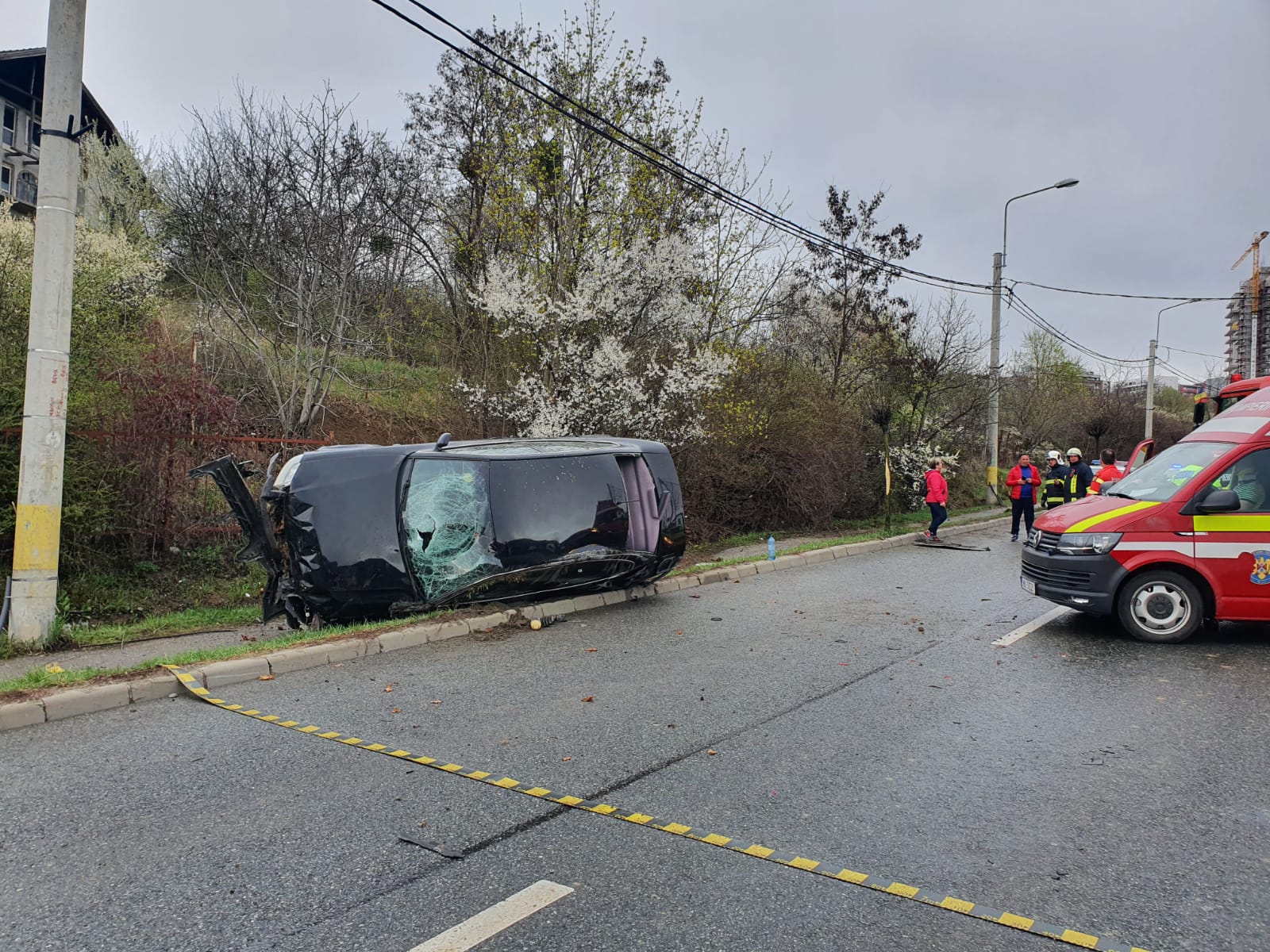Accident grav pe Frunzișului. Trei persoane au ajuns la spital