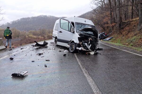 Accident grav la Morlaca, pe DN 1. Traficul a fost blocat