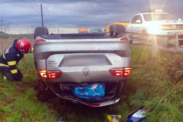 Doi copii răniți într-un grav accident de circulație la Bonțida! Se circulă cu mare viteză pe un carosabil umed