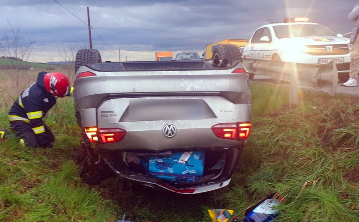 Doi copii răniți într-un grav accident de circulație la Bonțida! Se circulă cu mare viteză pe un carosabil umed