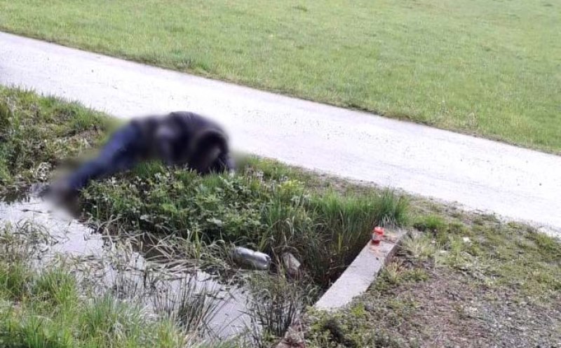 Moarte suspectă într-o comună din Cluj. Cadavrul unui bărbat a fost găsit într-un șanț de pe marginea drumului