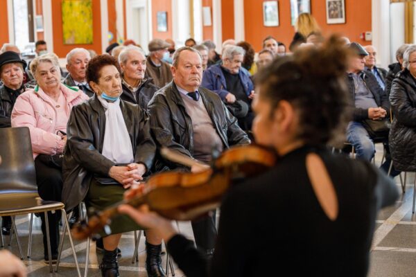 90 de cupluri de seniori clujeni au fost premiați pentru aniversarea a 50 de ani de căsătorie neîntreruptă