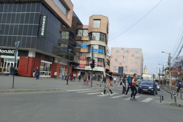 Milionarul clujean Dorin Bob nu a fost în stare să finalizeze sensul giratoriu de pe Frunzișului, dar a cumpărat ruina de clădire a fostului Hotel Cristian. Ce planuri are?