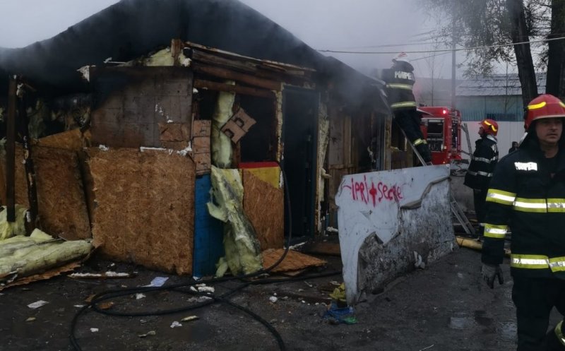 Mai multe barăci au luat foc pe strada Cantonului. Pompierii au intervenit