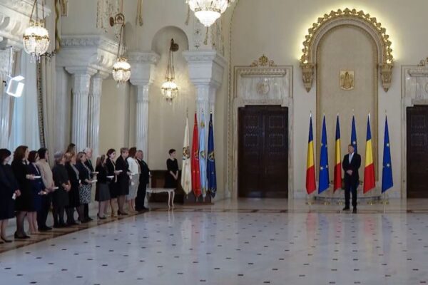 Cine sunt medicii din Cluj decorați de președintele României pentru lupta împotriva COVID