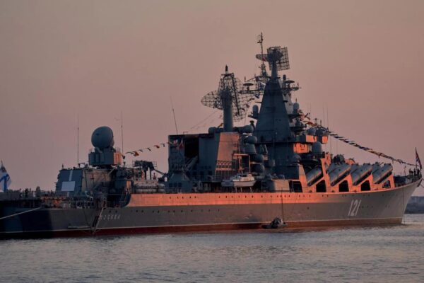 Nava-amiral a flotei ruse, crucișătorul „Moscova”, s-a scufundat în Marea Neagră