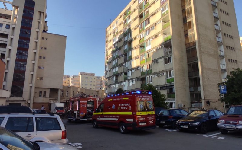 Panică într-un bloc din Mănăștur după ce a izbucnit un incendiu. Locatarii s-au autoevacuat