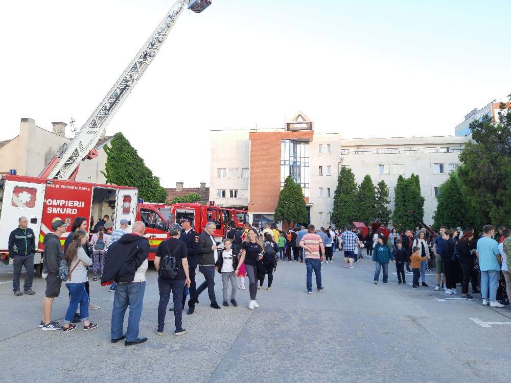 Clujenii au dat năvală la ISU Cluj de Noaptea Muzeelor. Tehnica de intervenție, atracție pentru copii – VIDEO