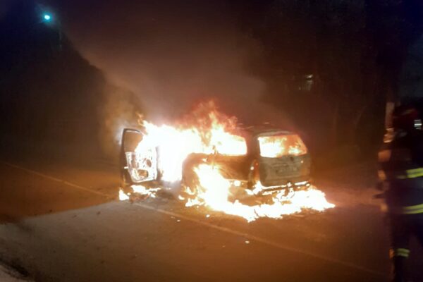 Un autoturism s-a făcut scrum lângă Huedin! Au fost doar pagube materiale