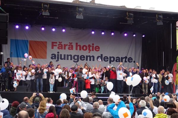 USR-ist clujean prins în timp ce își spiona contracandidații. Procurorii au deschis un dosar penal