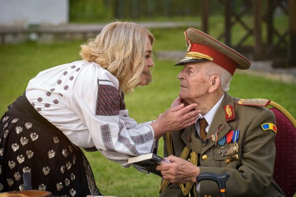 A împlinit 107 ani iar Armata Română i-a făcut o mare surpriză. Povestea fascinantă a celui mai în vârstă veteran de război din România